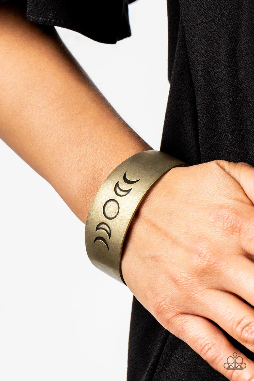 Paparazzi ♥ Lunar Effect - Brass ♥ Bracelet