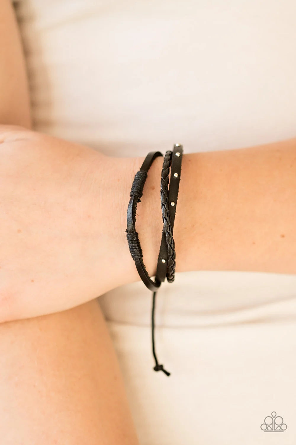 Paparazzi ♥ Ready To Roam - Black ♥ Bracelet