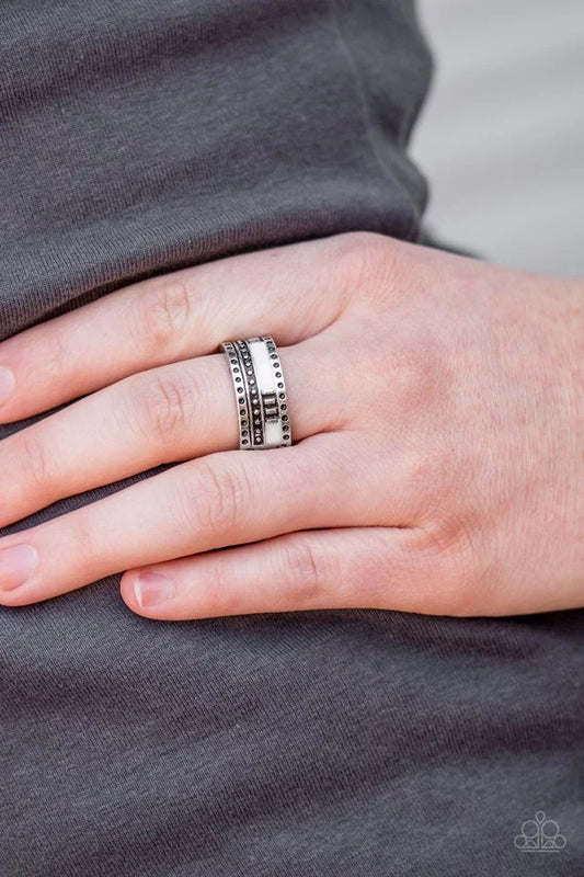Paparazzi ♥ Super Summer - White ♥ Ring