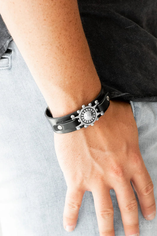 Paparazzi ♥ Courageously Captain - Black ♥ Bracelet