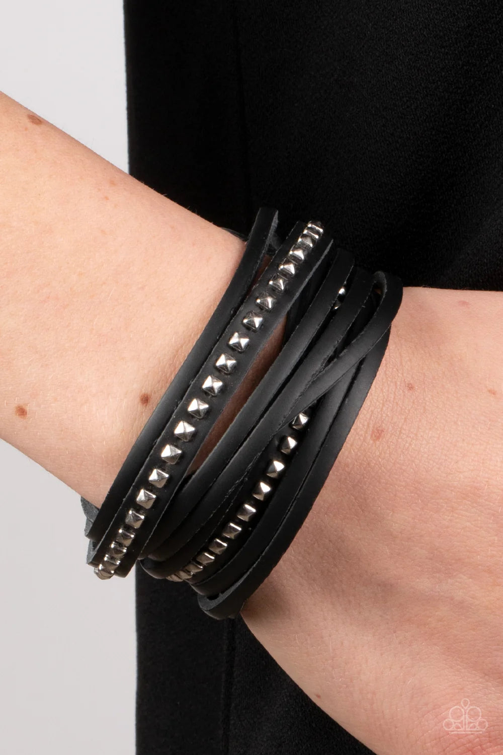 Paparazzi ♥ Studded Sensation - Black ♥ Bracelet
