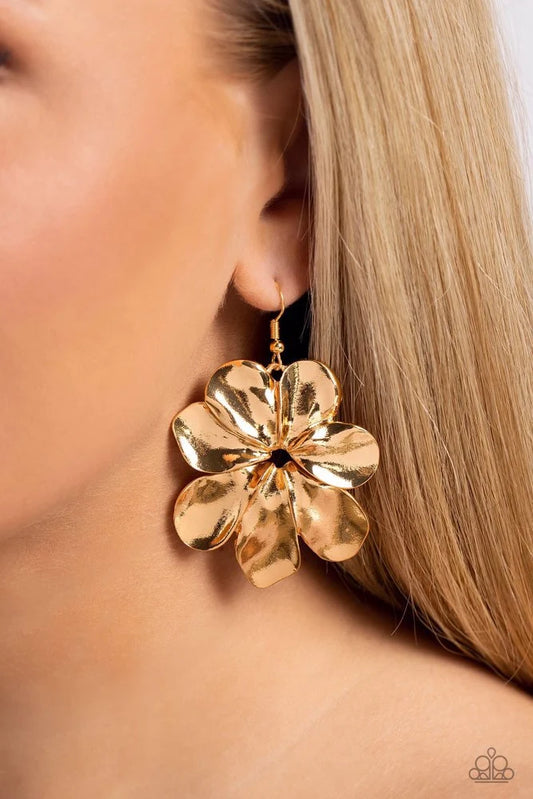 Paparazzi ♥ Hinging Hallmark - Gold ♥ Earrings