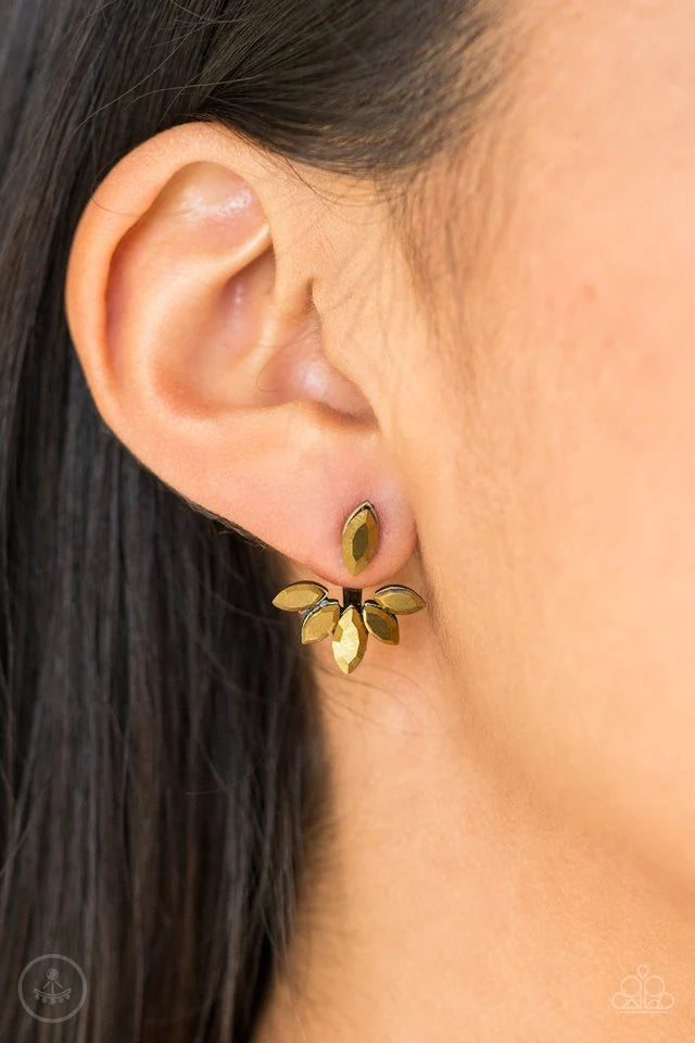 Paparazzi ♥ Radical Refinement - Brass ♥ Post Earrings