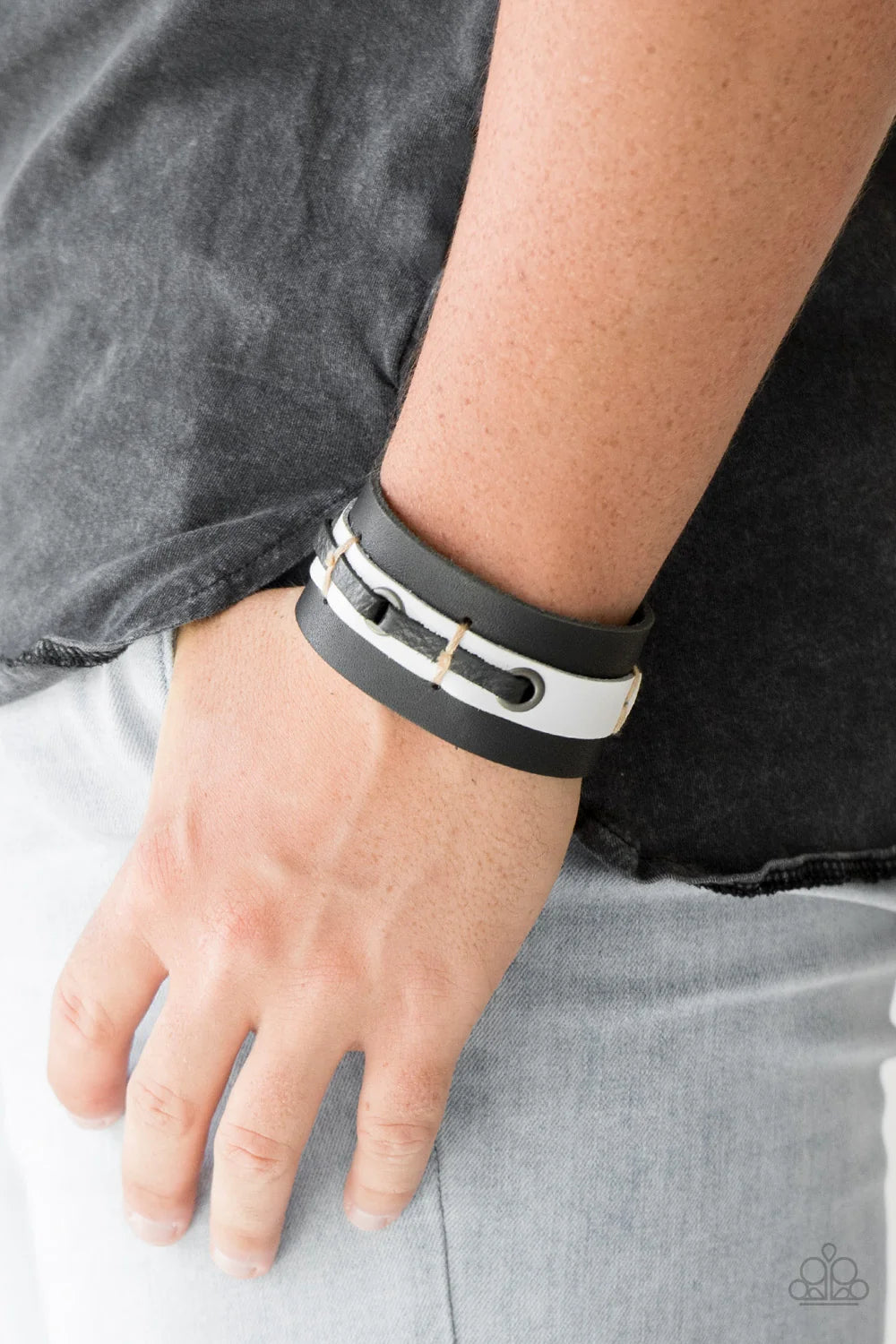 Paparazzi ♥ Bear Lake - Black ♥ Bracelet