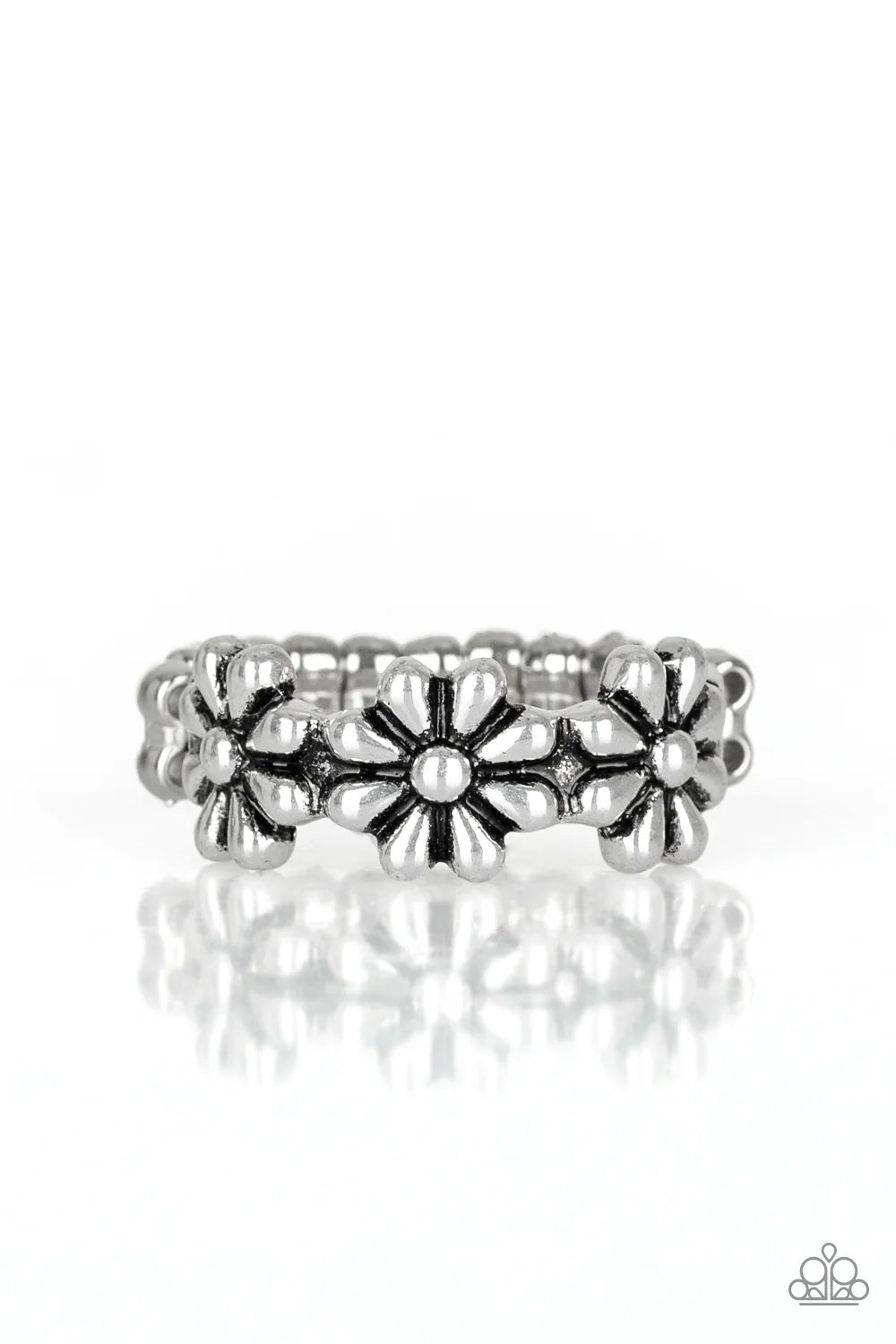 Paparazzi ♥ Daisy Dapper - Silver ♥ Ring