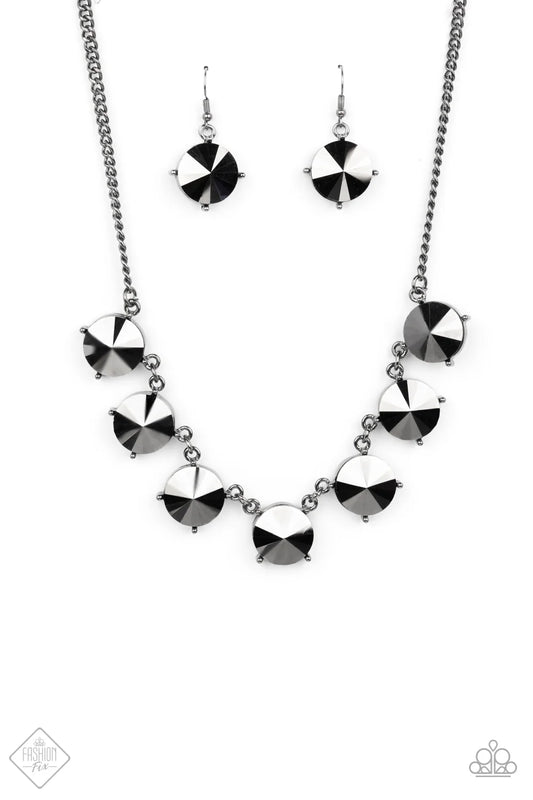 Paparazzi ♥ The SHOWCASE Must Go On - Black ♥ Necklace