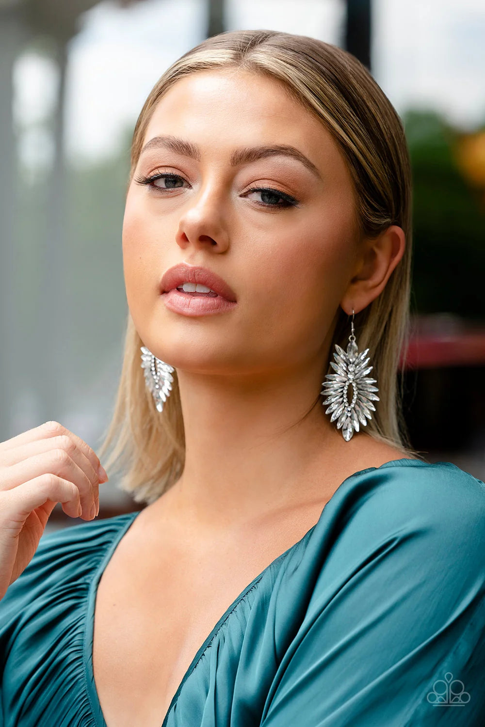 Paparazzi ♥ Turn up the Luxe - White ♥ Earrings