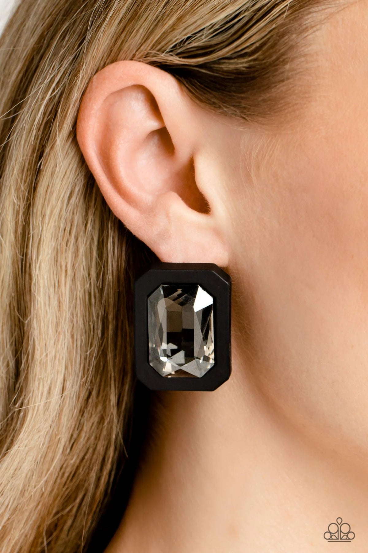 Paparazzi ♥ Edgy Emeralds - Black ♥ Post Earrings