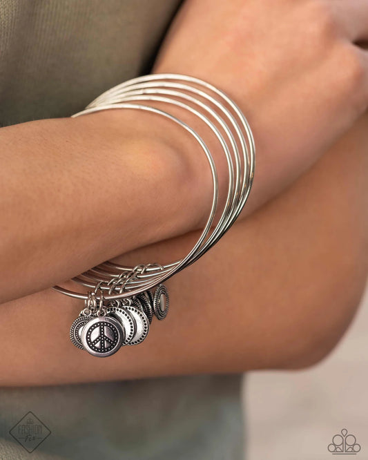 Paparazzi ♥ My Interest is Piqued - Silver ♥ Bracelet