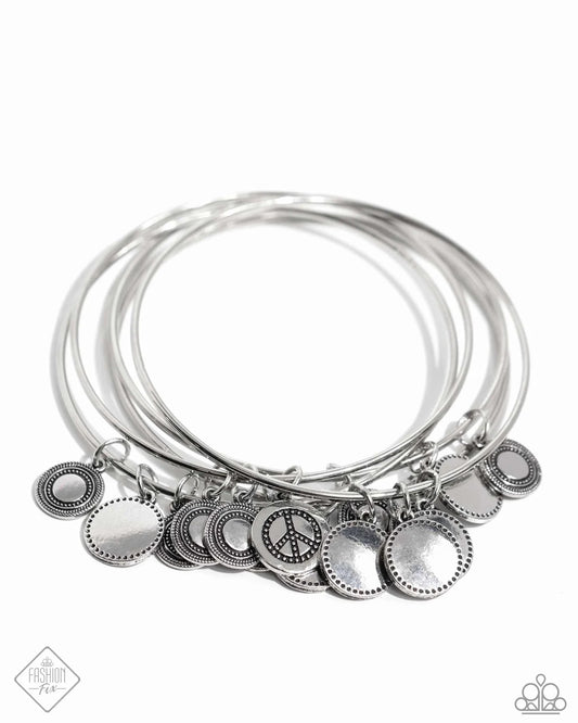 Paparazzi ♥ My Interest is Piqued - Silver ♥ Bracelet