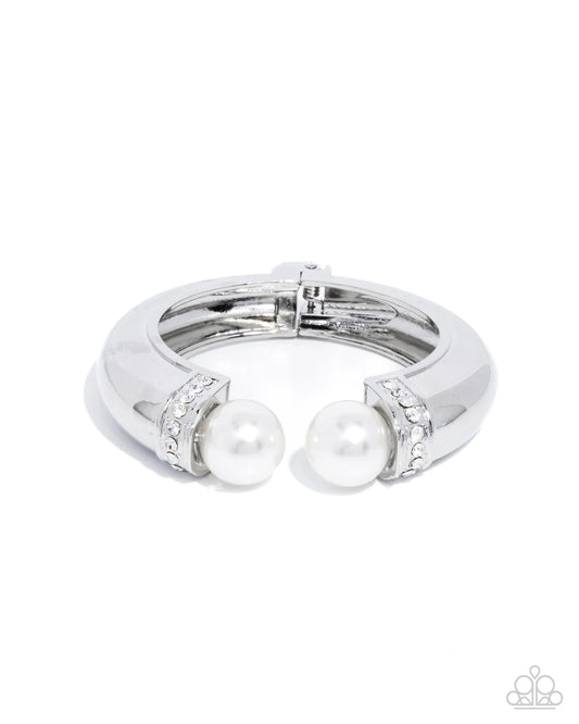 Paparazzi ♥ Breathtaking Balance - White ♥ Bracelet