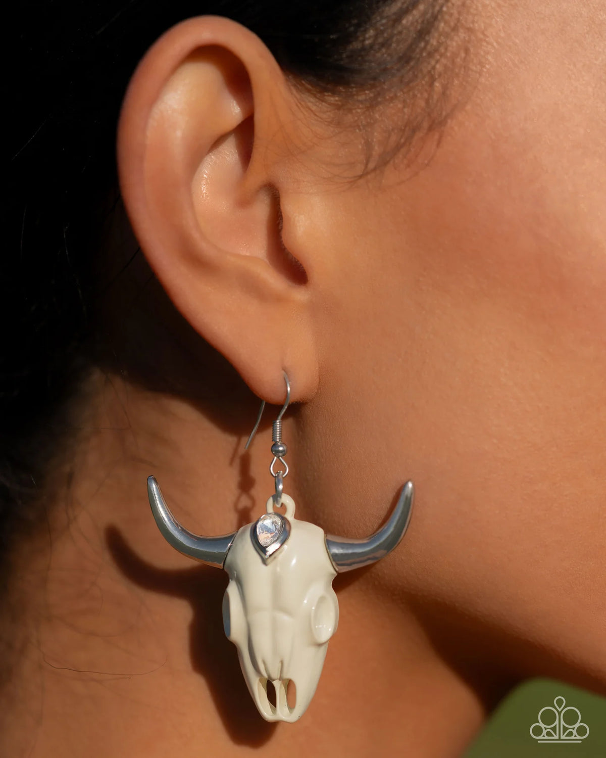 Paparazzi ♥ Southwestern Skull - White ♥ Earrings
