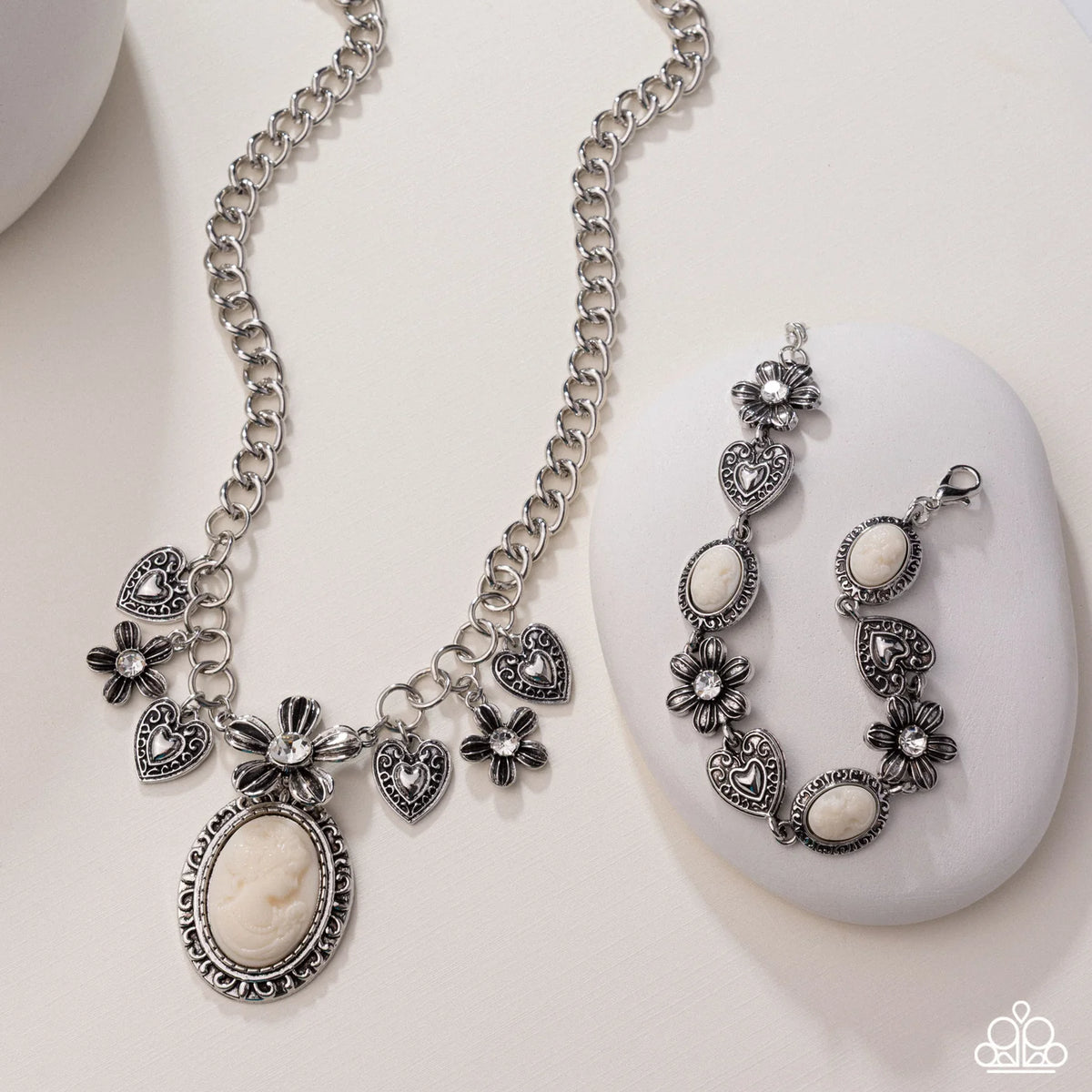 Paparazzi ♥ Continuous Chronicle - White ♥ BB-WT-IO