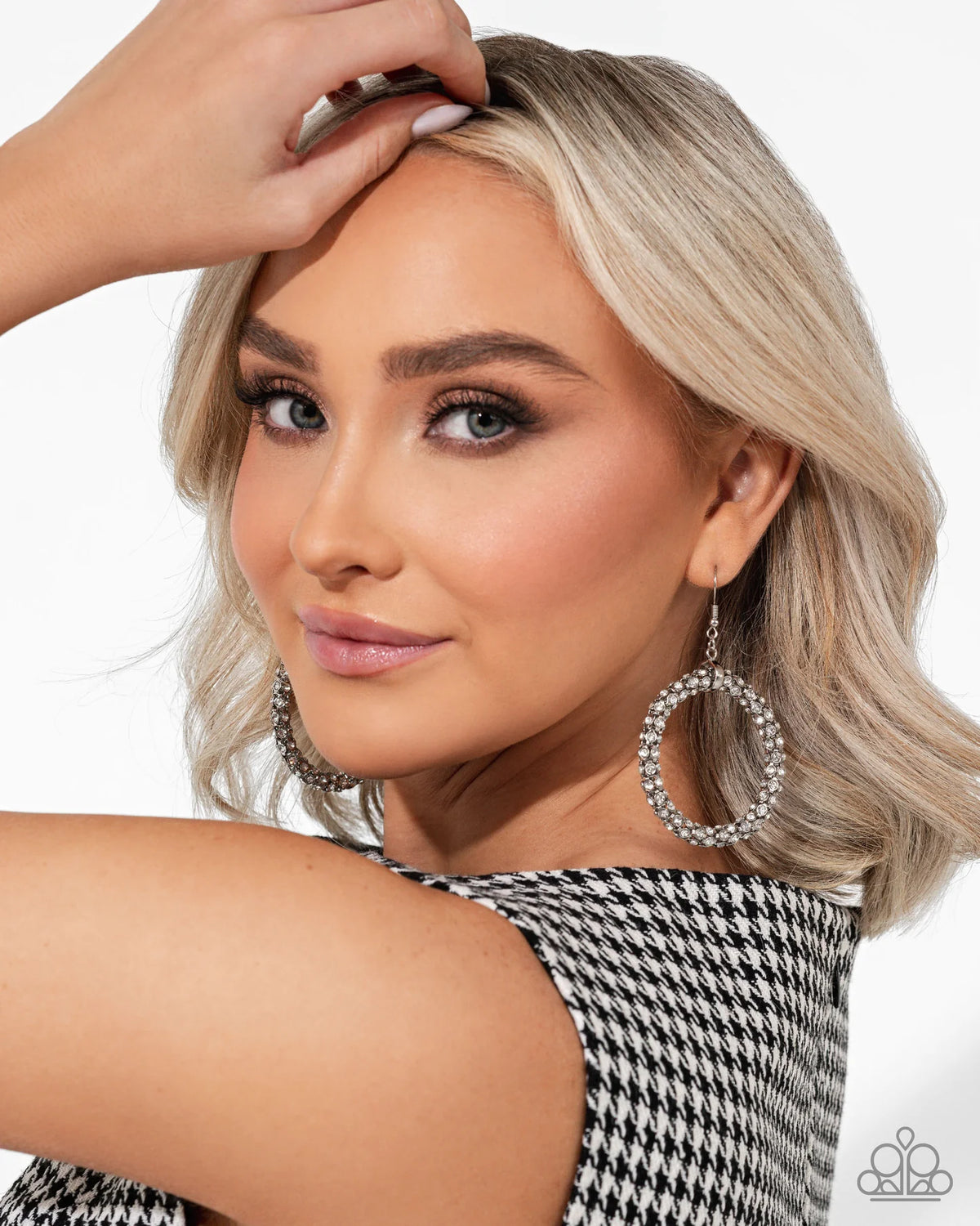 Paparazzi ♥ Breathtaking Beacon - White ♥ Earrings