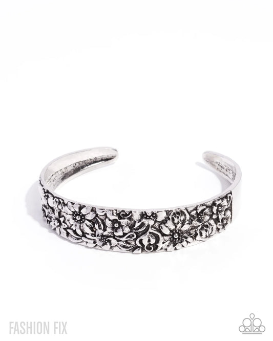 Paparazzi ♥ Abundantly Antiqued - Silver ♥ Bracelet