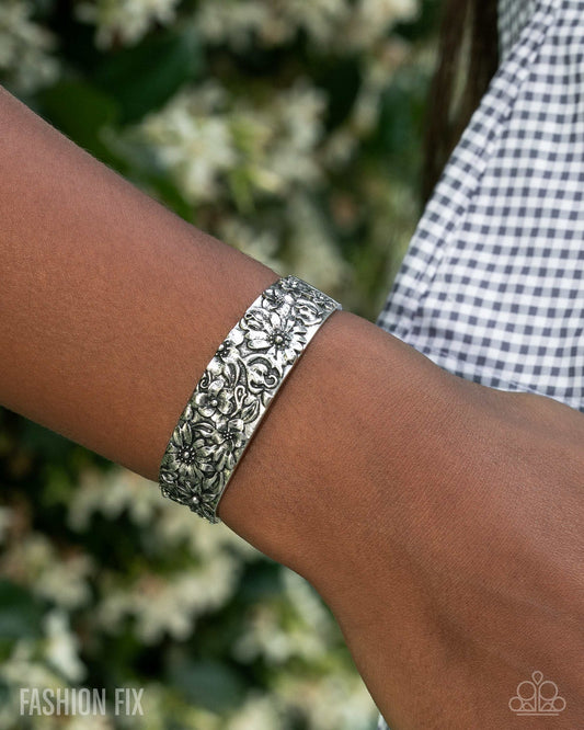 Paparazzi ♥ Abundantly Antiqued - Silver ♥ Bracelet