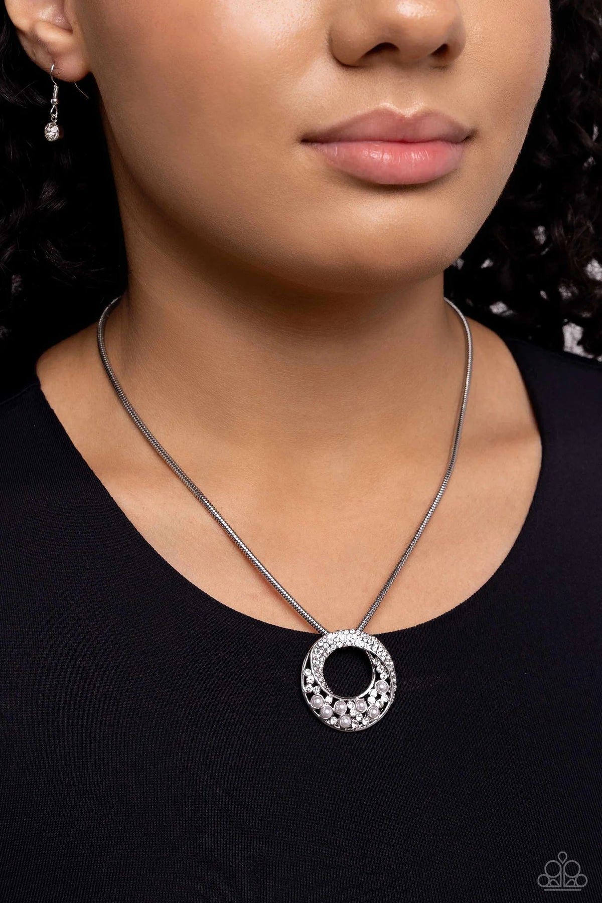 Scintillating Spiral - white - Paparazzi necklace